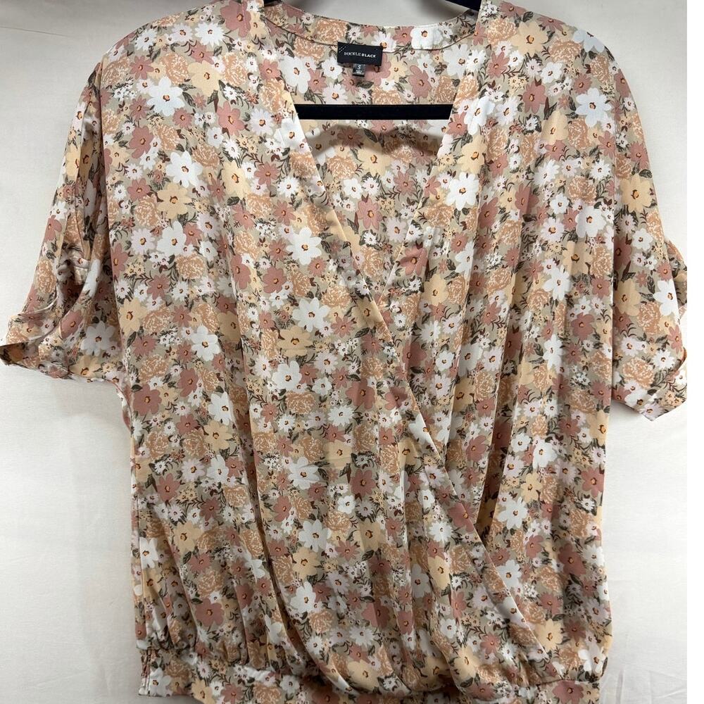 Buckle Black Womens Small Beige Floral Surplus Faux Wrap Short Sleeve Blouse